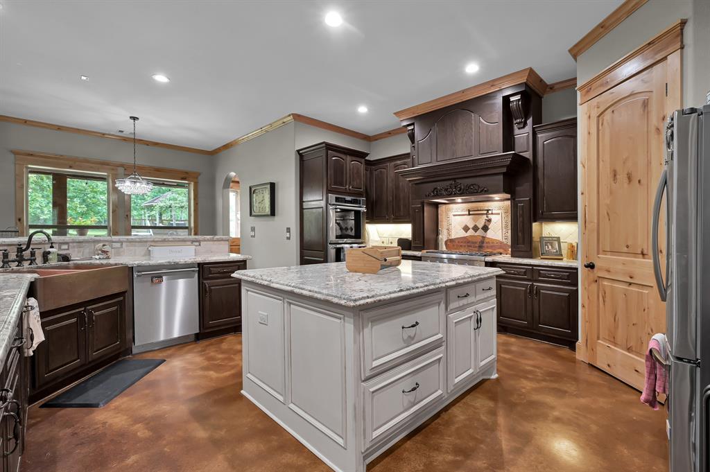 9948 Roda Drive, Conroe, Texas image 10