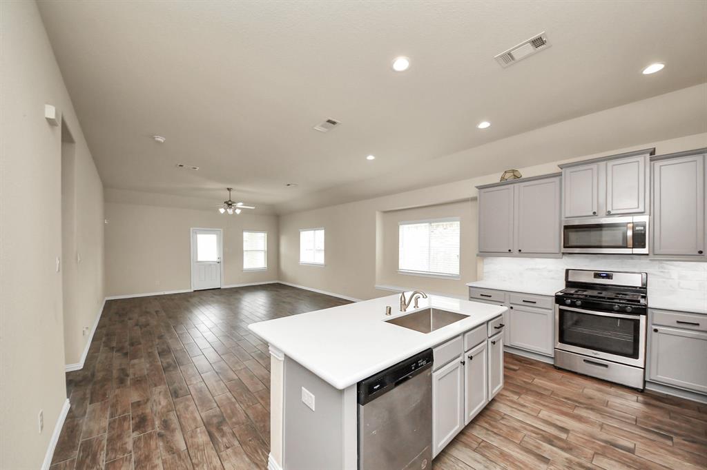 30262 Cascading Brook Way, Brookshire, Texas image 5