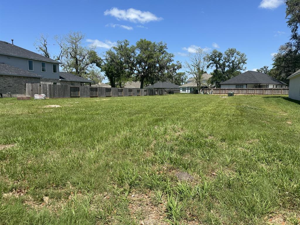 2237 Ridgewood Drive, West Columbia, Texas image 1