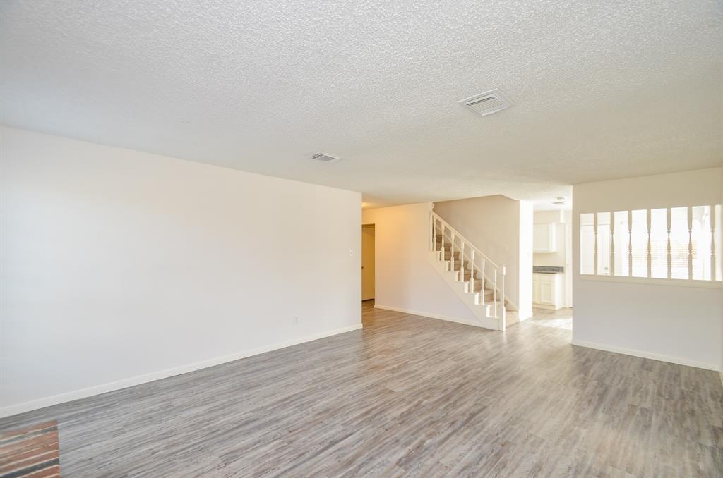 1415 Gentle Bend Drive, Missouri City, Texas image 4