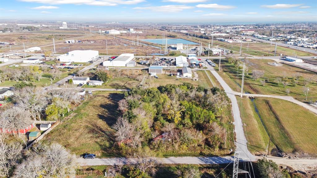 Azalea Drive, La Marque, Texas image 3