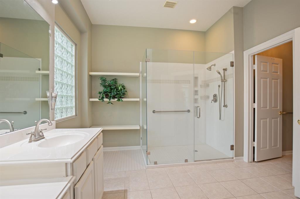 23 E Northcastle Circle, Conroe, Texas image 23