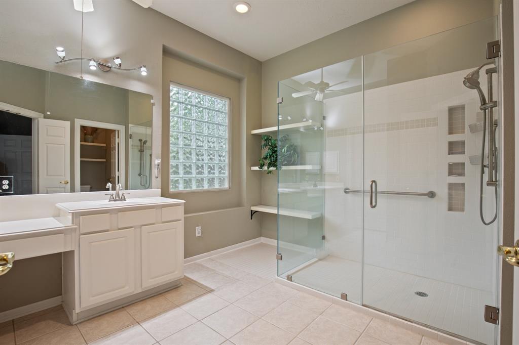 23 E Northcastle Circle, Conroe, Texas image 22