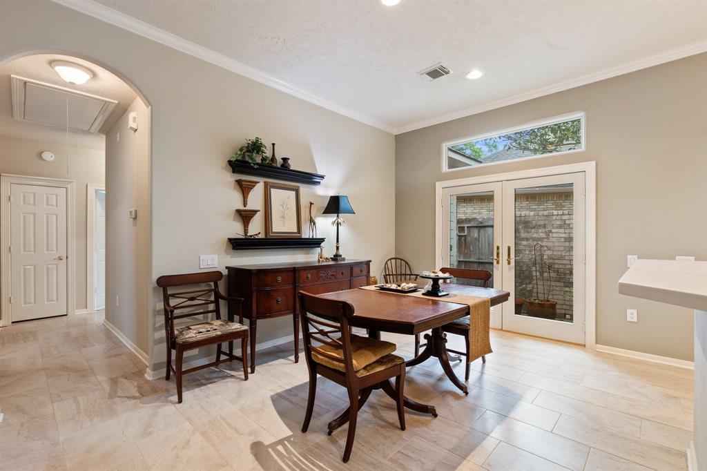 23 E Northcastle Circle, Conroe, Texas image 14