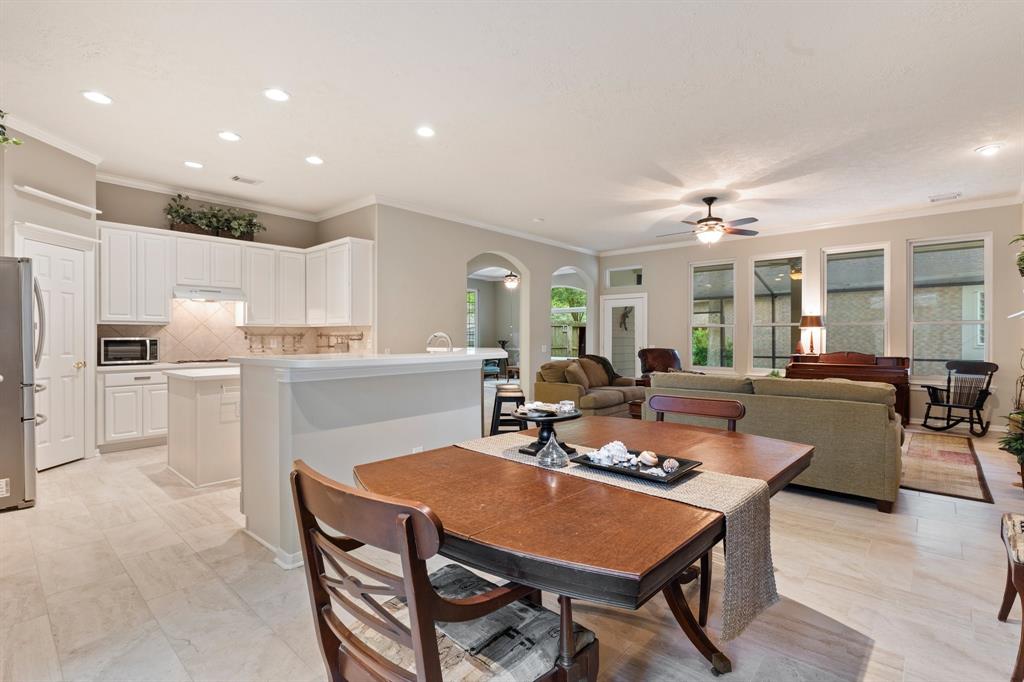 23 E Northcastle Circle, Conroe, Texas image 16