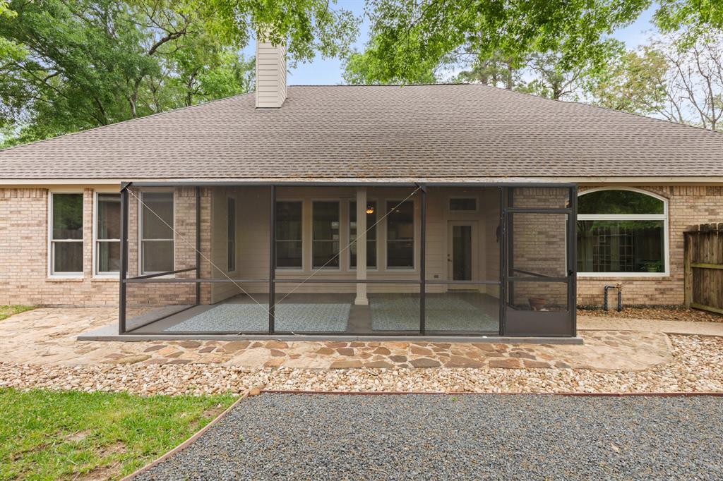 23 E Northcastle Circle, Conroe, Texas image 2