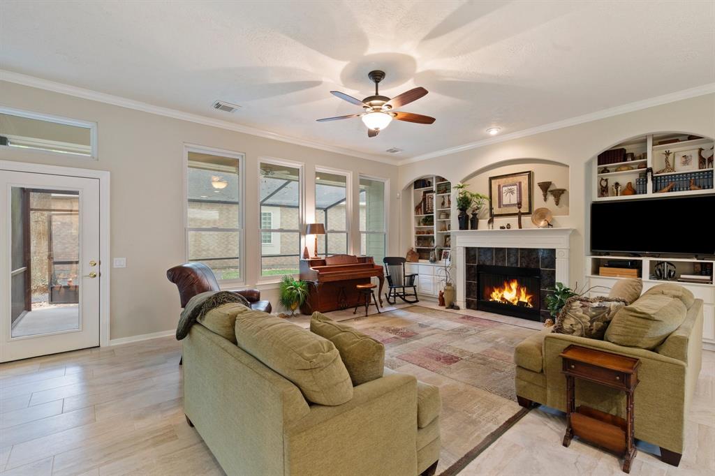 23 E Northcastle Circle, Conroe, Texas image 10