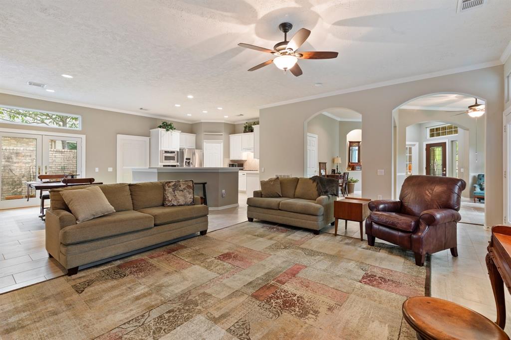 23 E Northcastle Circle, Conroe, Texas image 12