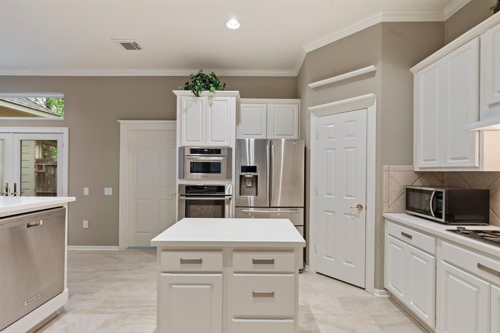 23 E Northcastle Circle, Conroe, Texas image 18