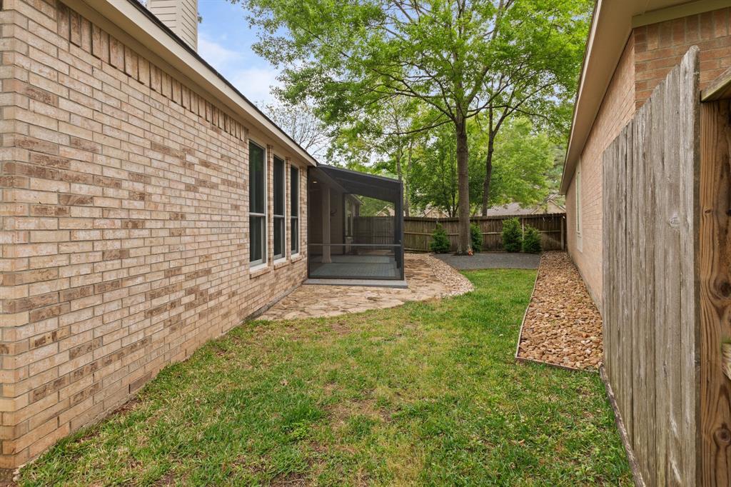23 E Northcastle Circle, Conroe, Texas image 3