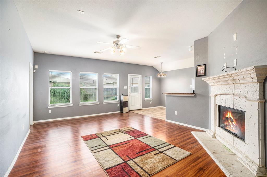 113 Laurel Meadow Court, La Marque, Texas image 4
