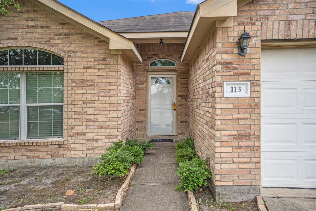 113 Laurel Meadow Court, La Marque, Texas image 2