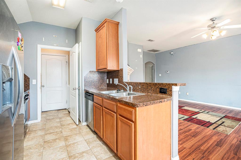 113 Laurel Meadow Court, La Marque, Texas image 11