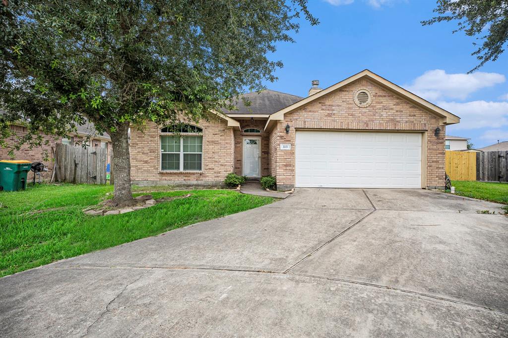 113 Laurel Meadow Court, La Marque, Texas image 1