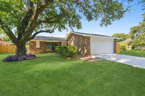 A home in Shoreacres