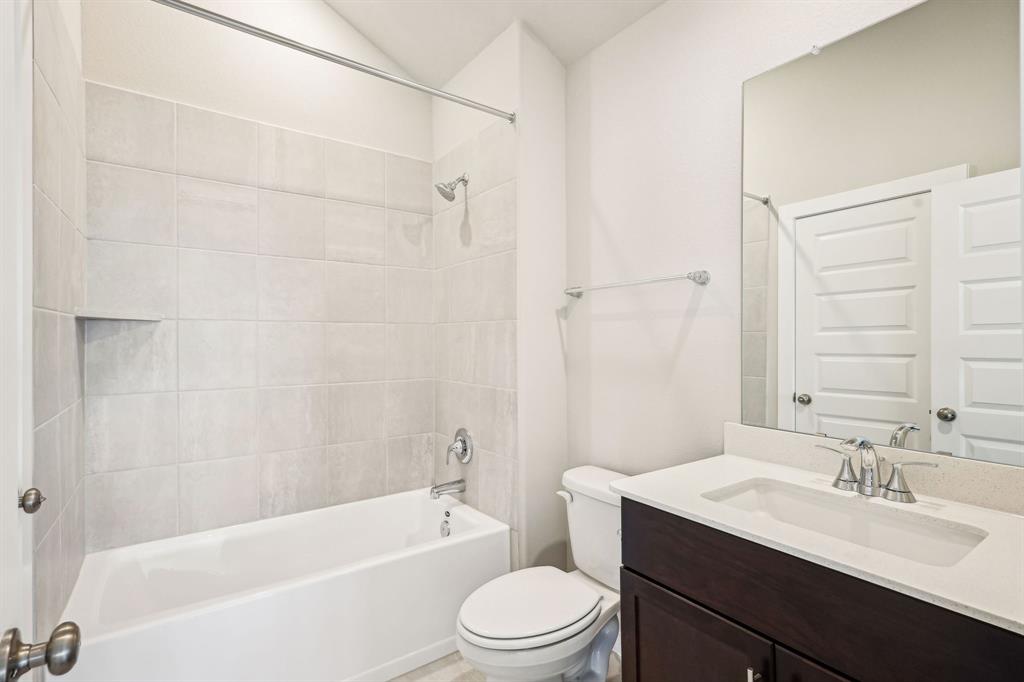 6440 Green Enclave Trail, Pearland, Texas image 43