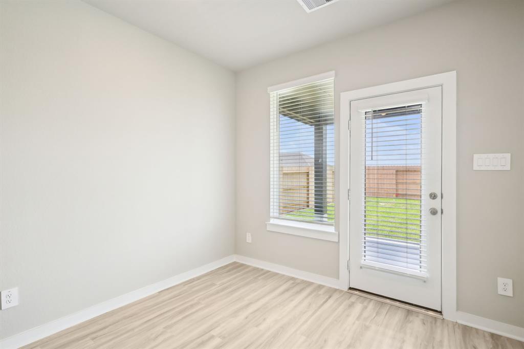 6440 Green Enclave Trail, Pearland, Texas image 20