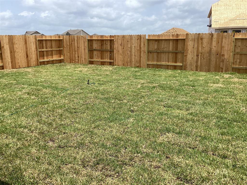 5207 Saratoga Bass Drive, Baytown, Texas image 8