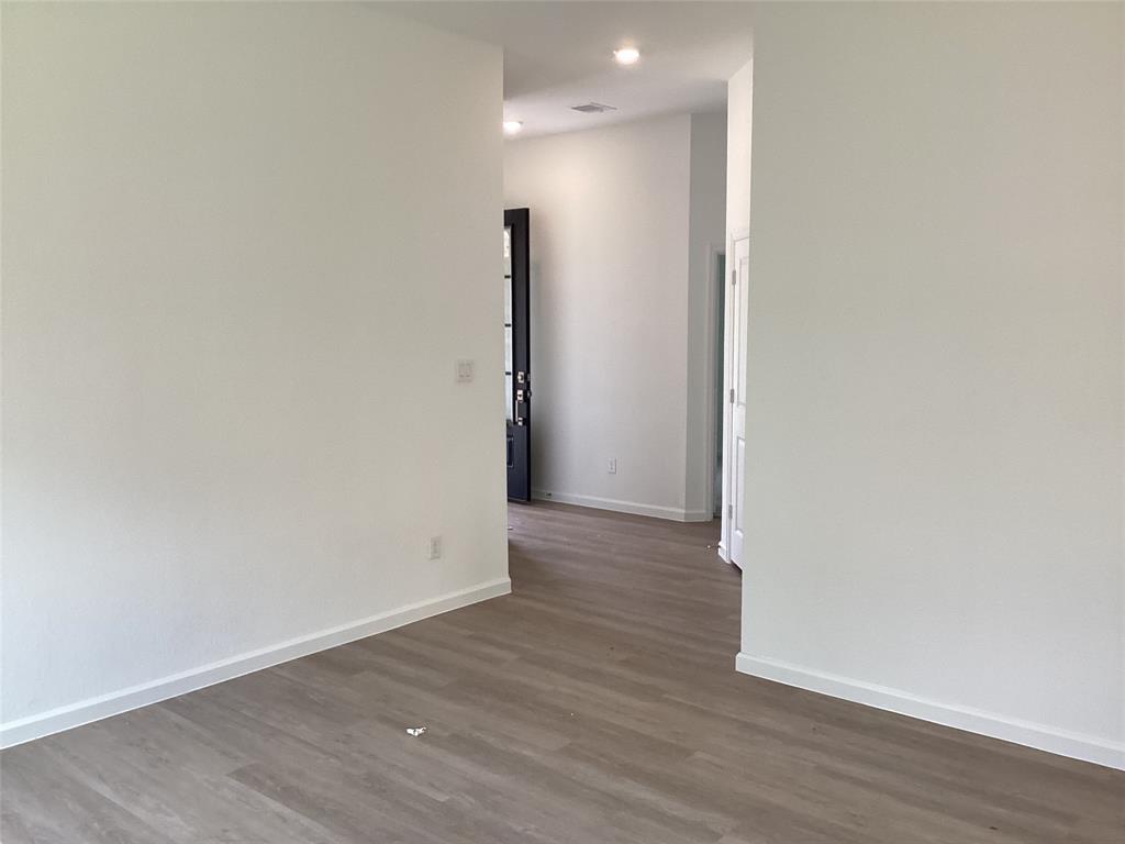 5207 Saratoga Bass Drive, Baytown, Texas image 2