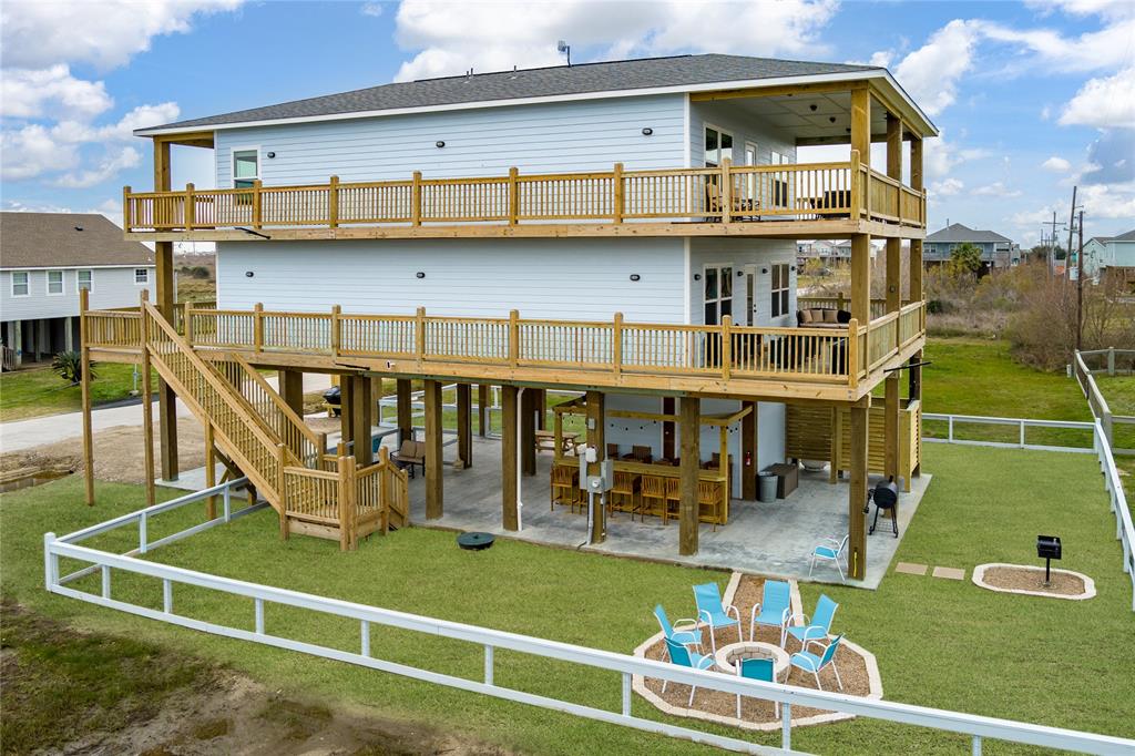 924 Melody Lane, Crystal Beach, Texas image 2