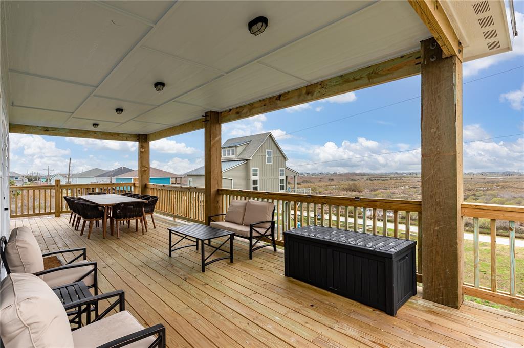 924 Melody Lane, Crystal Beach, Texas image 23