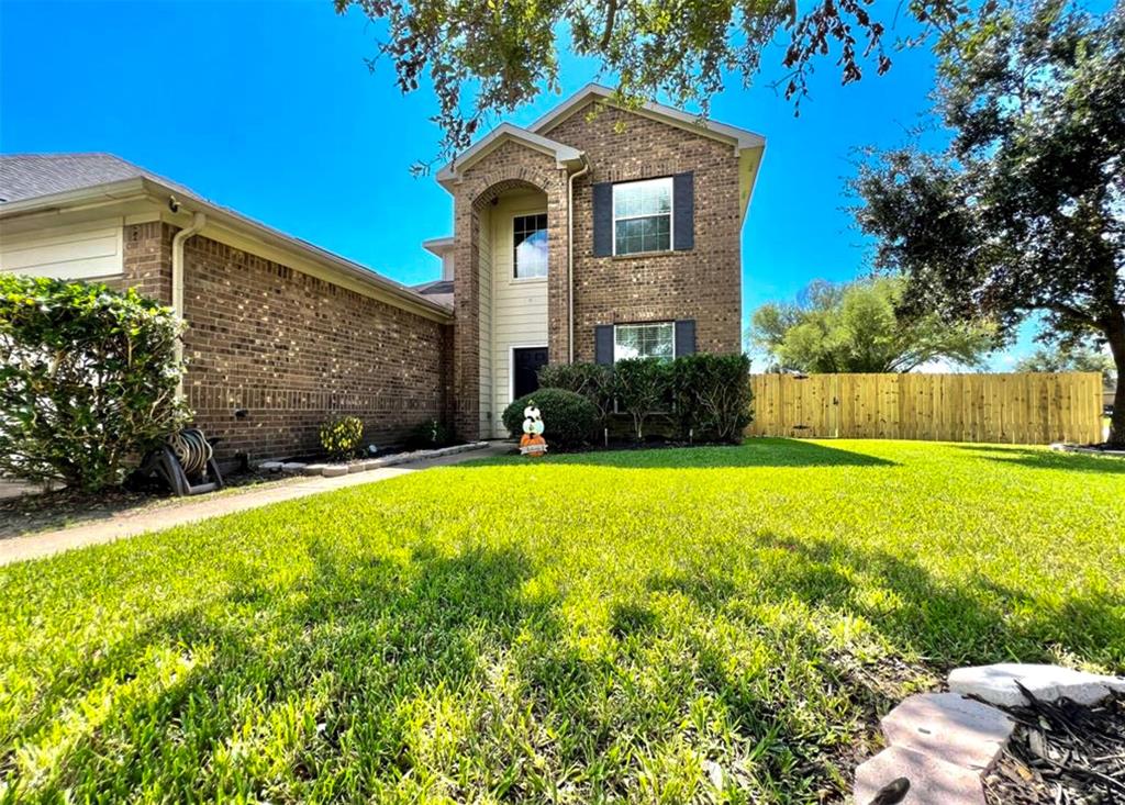 9131 Creekside Court, Hitchcock, Texas image 2