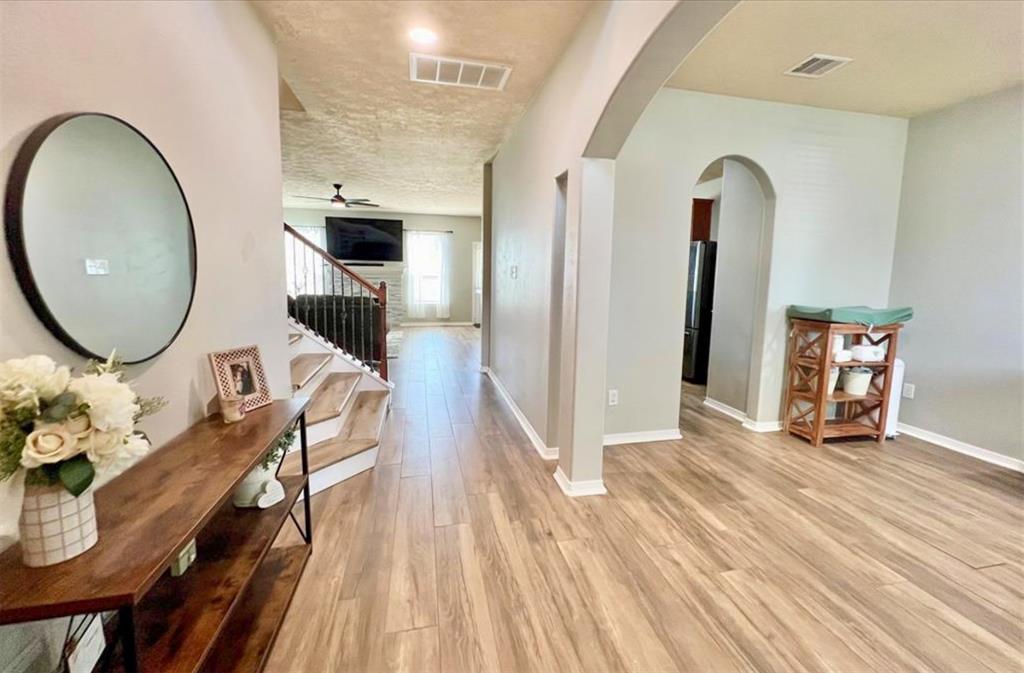 9131 Creekside Court, Hitchcock, Texas image 11