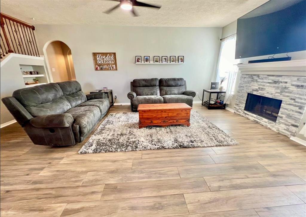 9131 Creekside Court, Hitchcock, Texas image 10