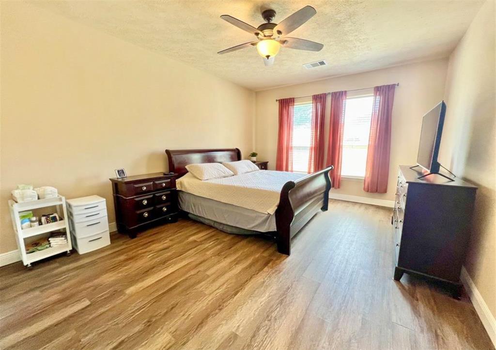 9131 Creekside Court, Hitchcock, Texas image 21