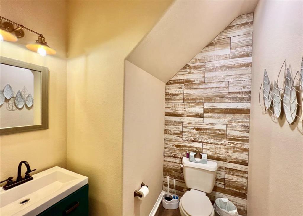 9131 Creekside Court, Hitchcock, Texas image 22