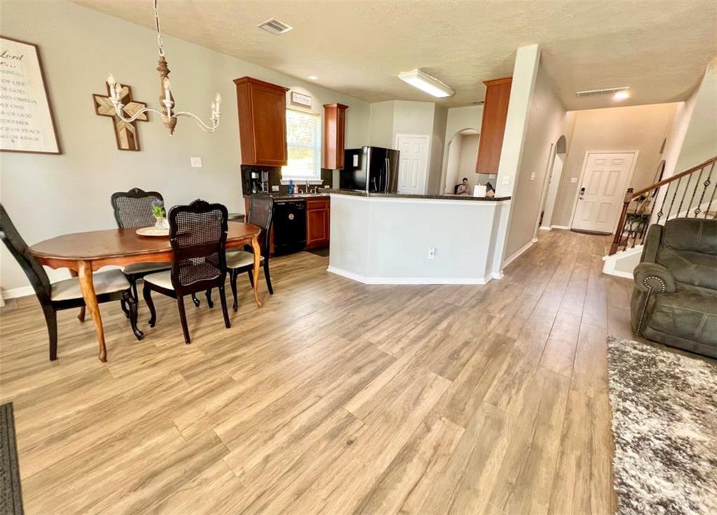 9131 Creekside Court, Hitchcock, Texas image 8