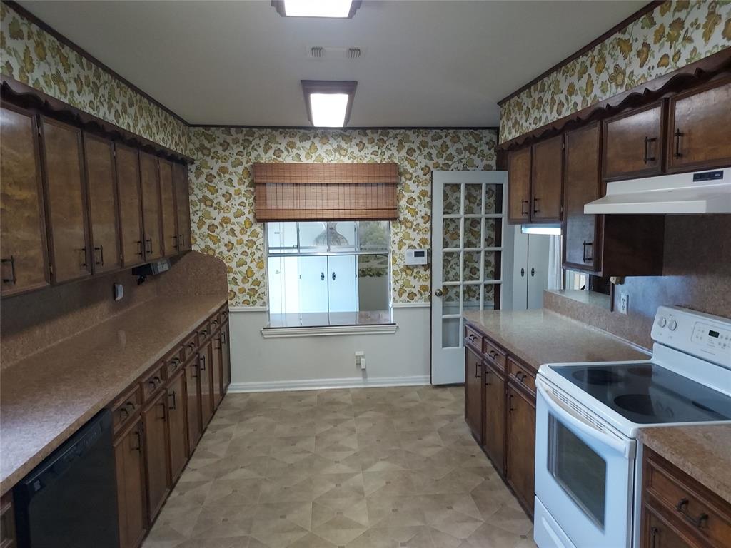 226 Dogwood Street, Lake Jackson, Texas image 6