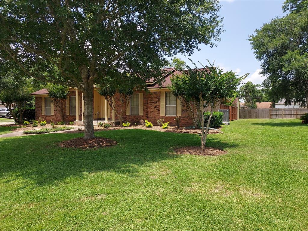226 Dogwood Street, Lake Jackson, Texas image 3