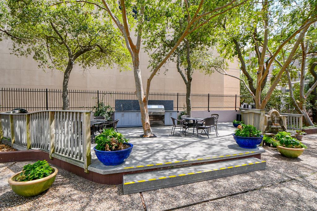 5150 Hidalgo Street #1704, Houston, Texas image 6