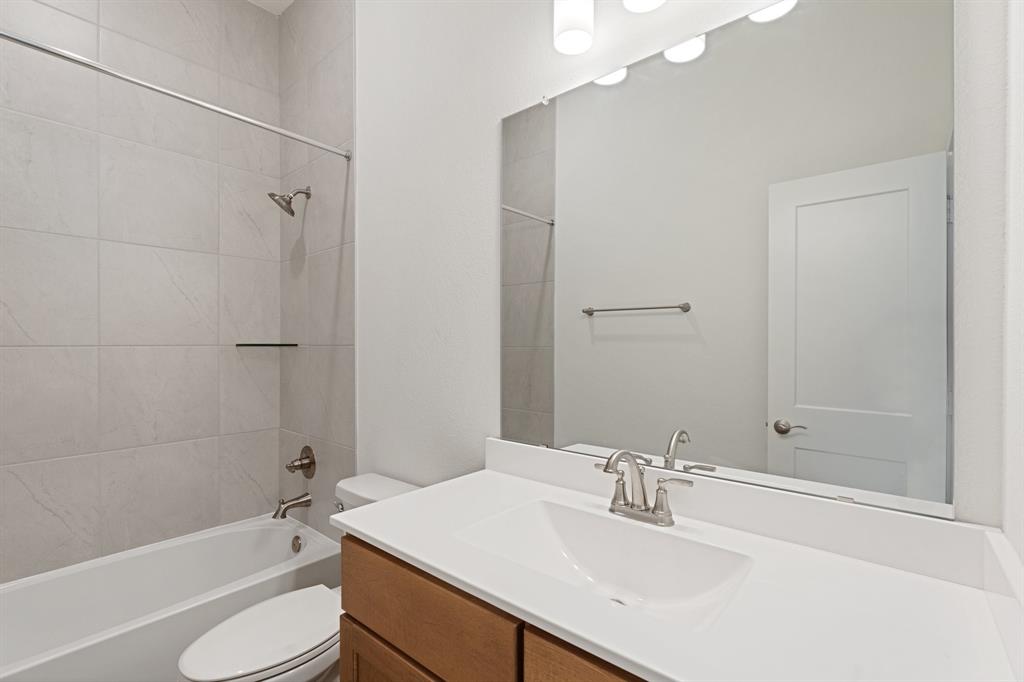 11807 South Pavillion Drive Drive, Mont Belvieu, Texas image 12
