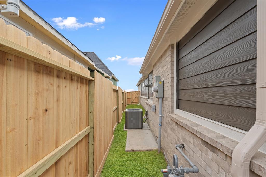 11807 South Pavillion Drive Drive, Mont Belvieu, Texas image 28