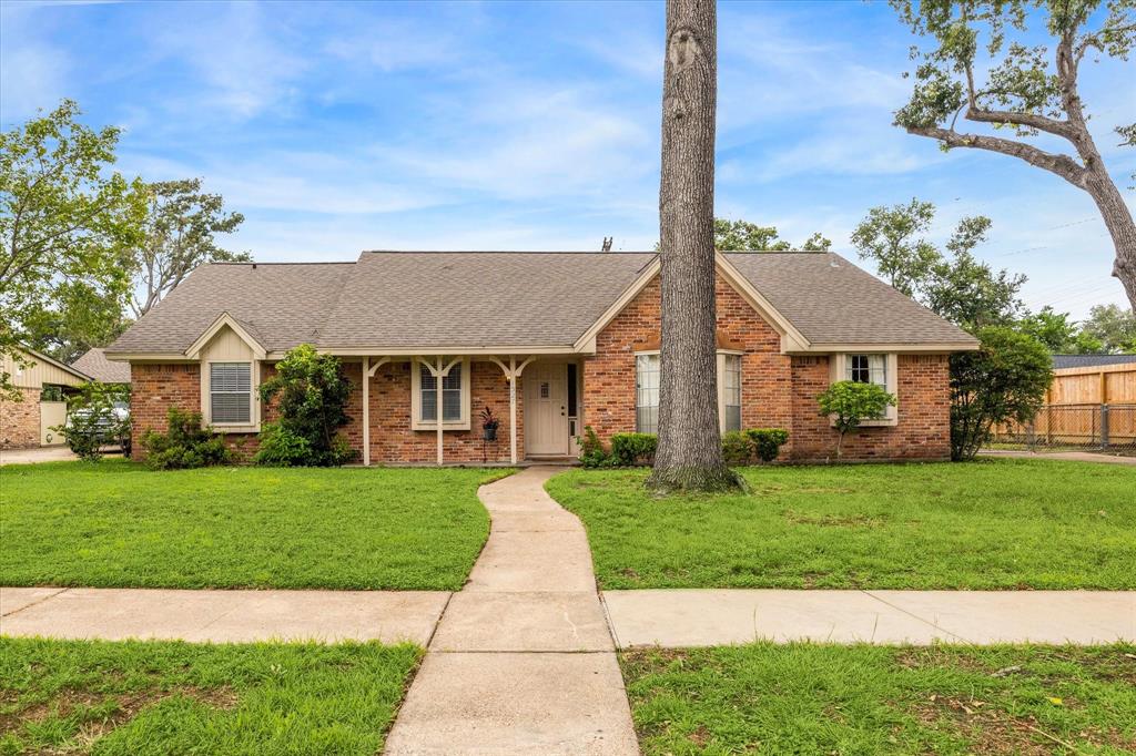 1327 Seaspray Court, Houston, Texas image 1