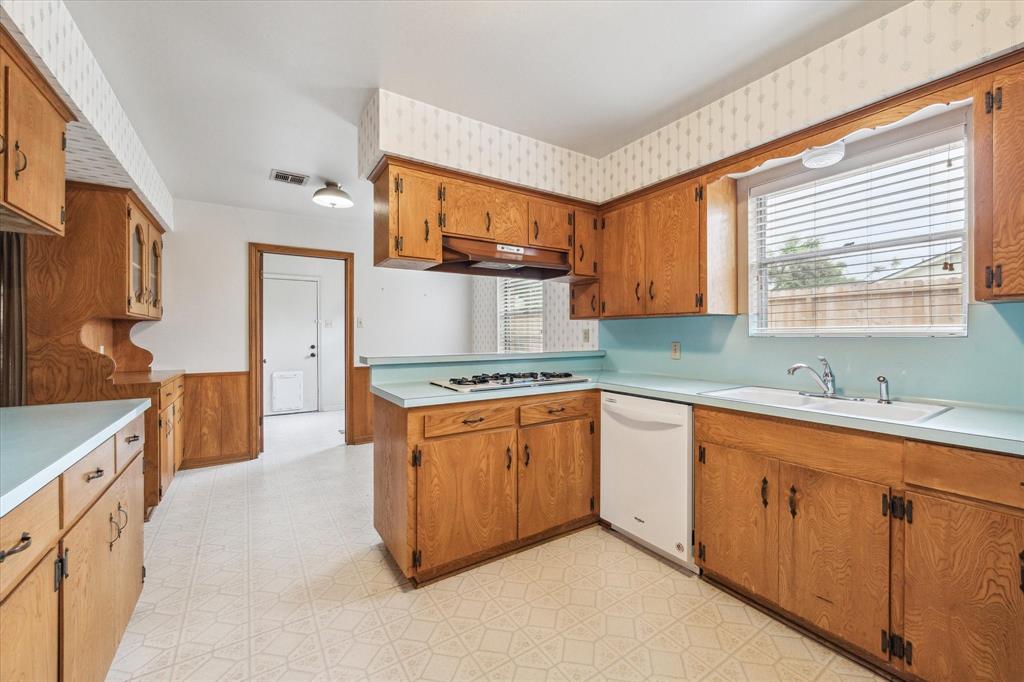 1327 Seaspray Court, Houston, Texas image 6