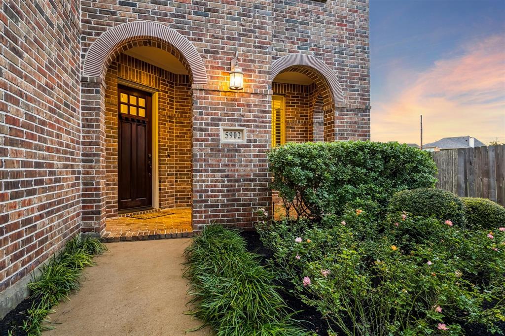 5902 Ravens Mill Court, Sugar Land, Texas image 3