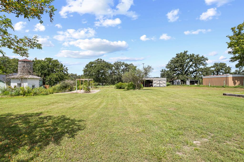 1034 South Tesch St St, Bellville, Texas image 6