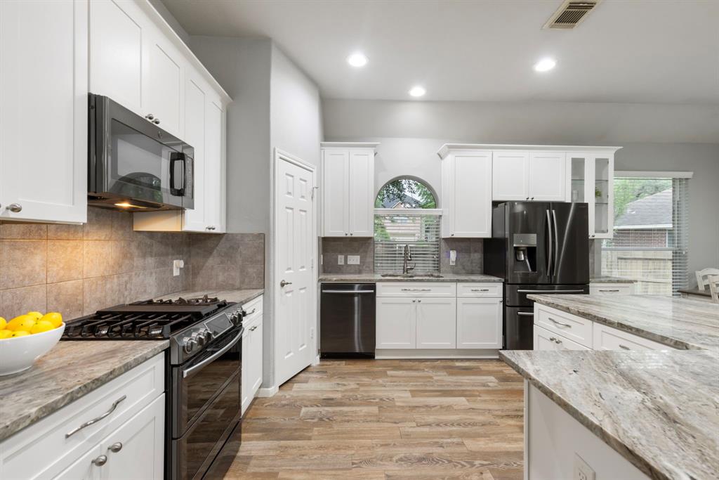 22 Red Adler Place, The Woodlands, Texas image 10