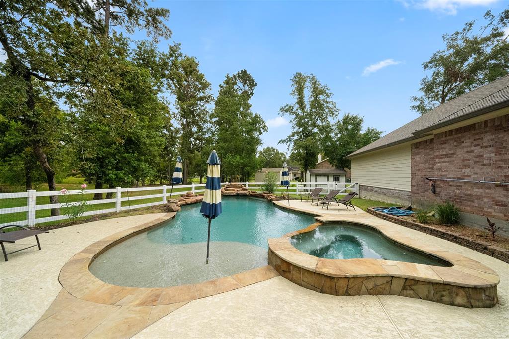 32926 Leafy Oak Court, Magnolia, Texas image 3