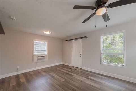 Multi Family in Houston TX 1511 Scharpe Street 6.jpg