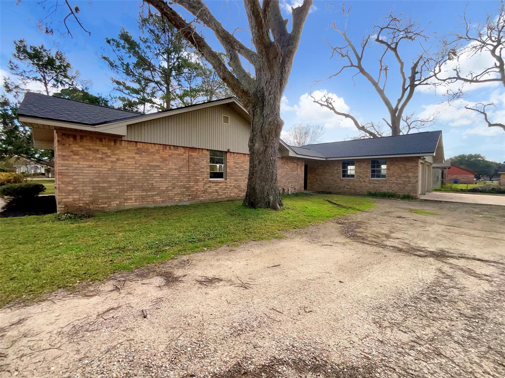 908 Loggins Drive, West Columbia, Texas image 9