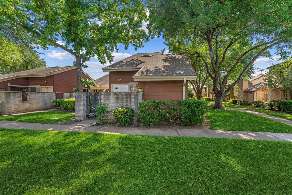 12574 Newbrook Drive, Houston, Texas image 4
