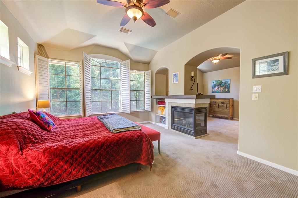62 W Mirror Ridge Circle, The Woodlands, Texas image 32