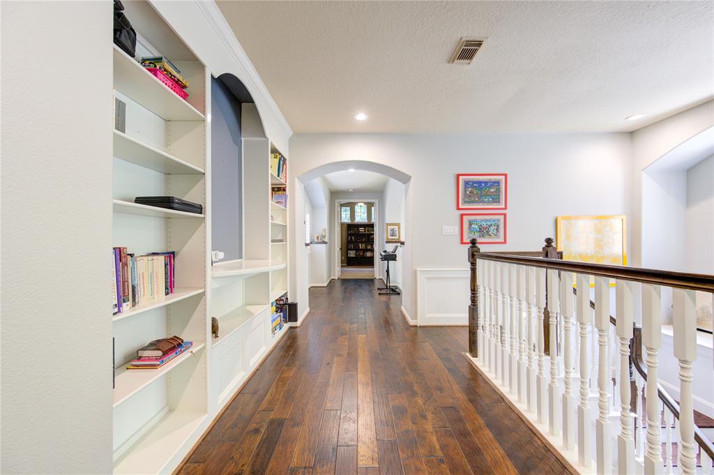 62 W Mirror Ridge Circle, The Woodlands, Texas image 29