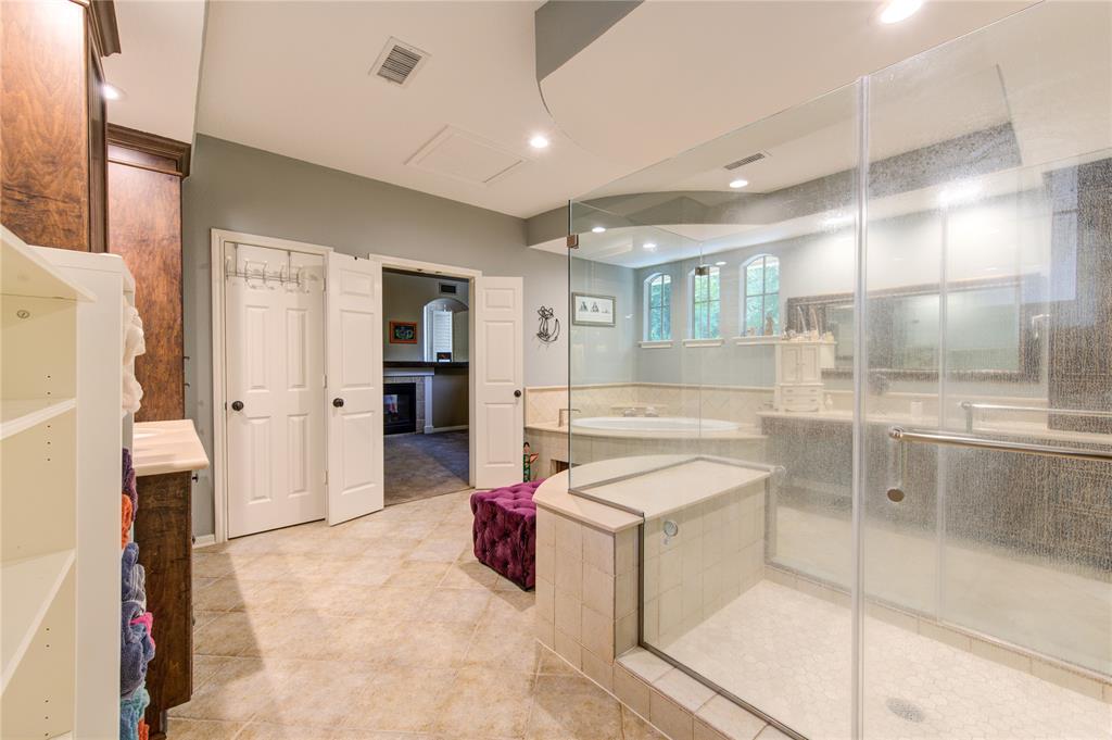 62 W Mirror Ridge Circle, The Woodlands, Texas image 37