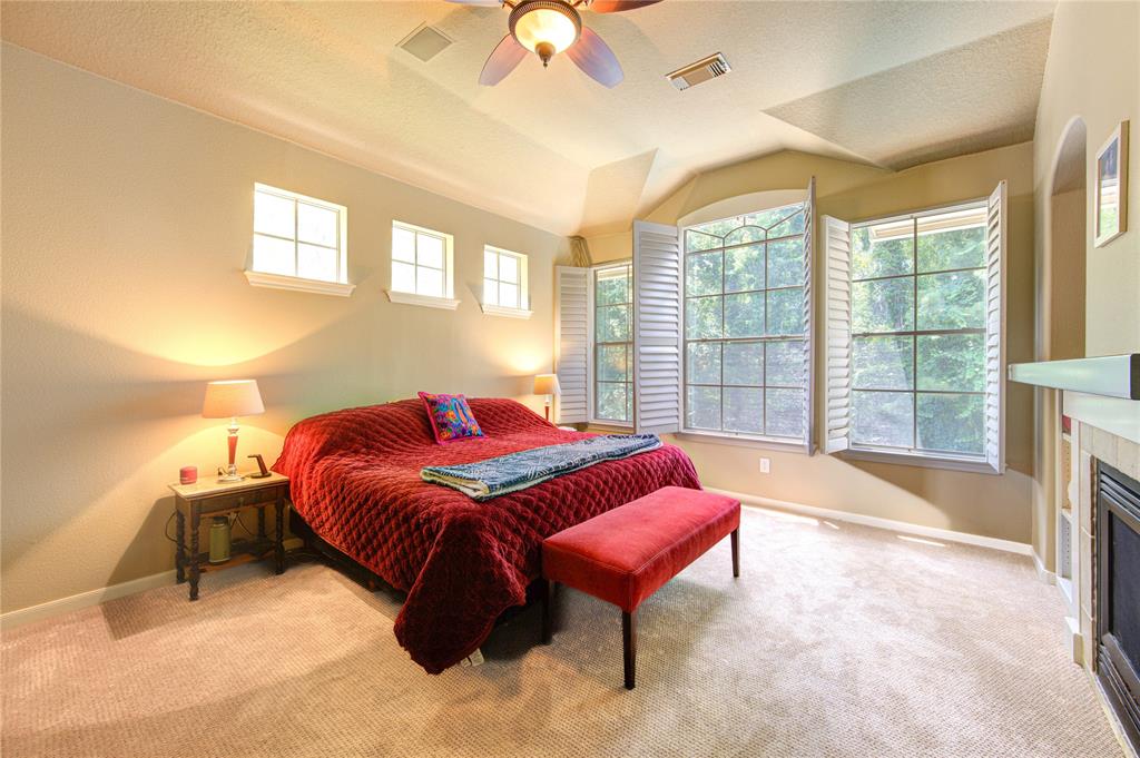 62 W Mirror Ridge Circle, The Woodlands, Texas image 30