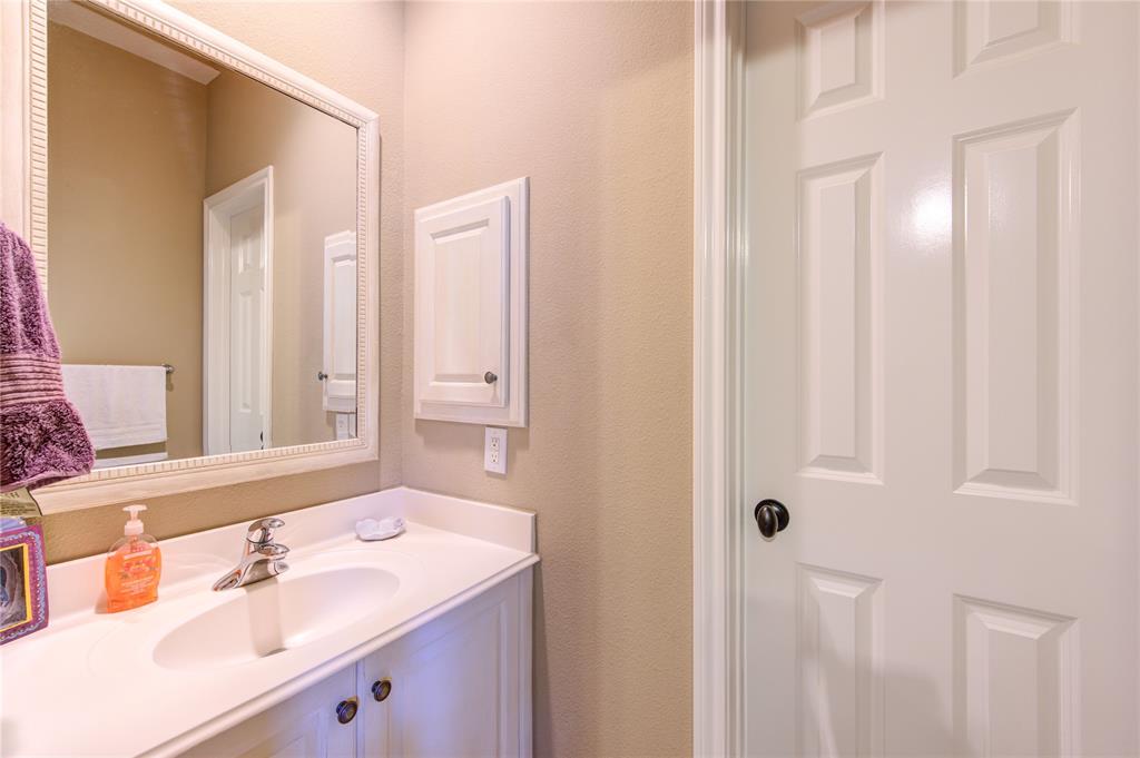 62 W Mirror Ridge Circle, The Woodlands, Texas image 45